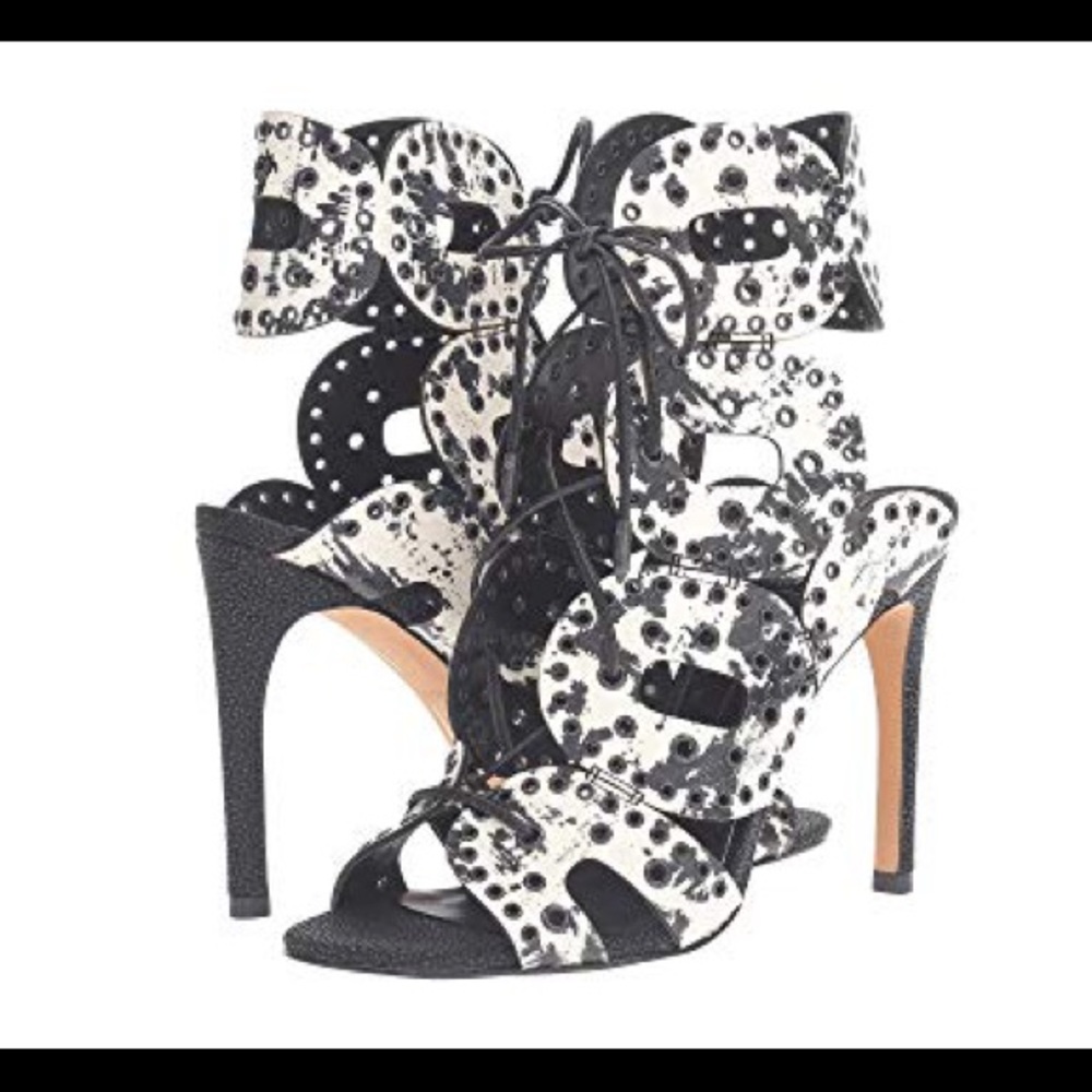Dolce Vita circle cut out “Haylie” Heels Sz 10